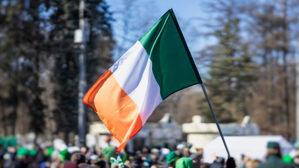 Bandeira da Irlanda - destino de intercâmbio LetMeGo!